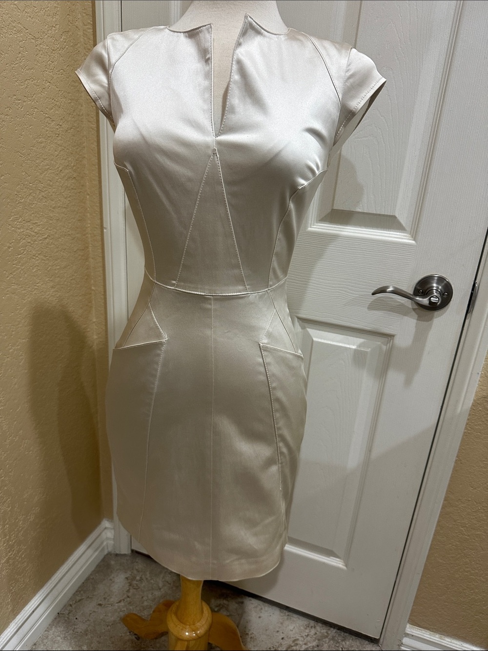 Marciano Cream Fitted Sheath Dress size 4